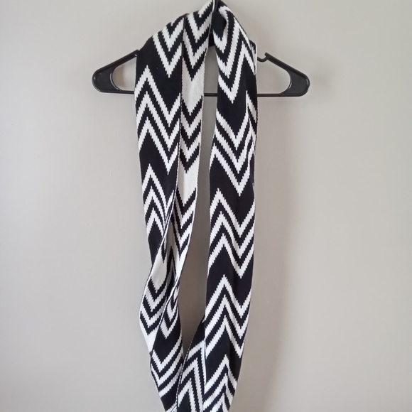 Stylish Multi-Patterned Scarves Set - Picture 2 of 8